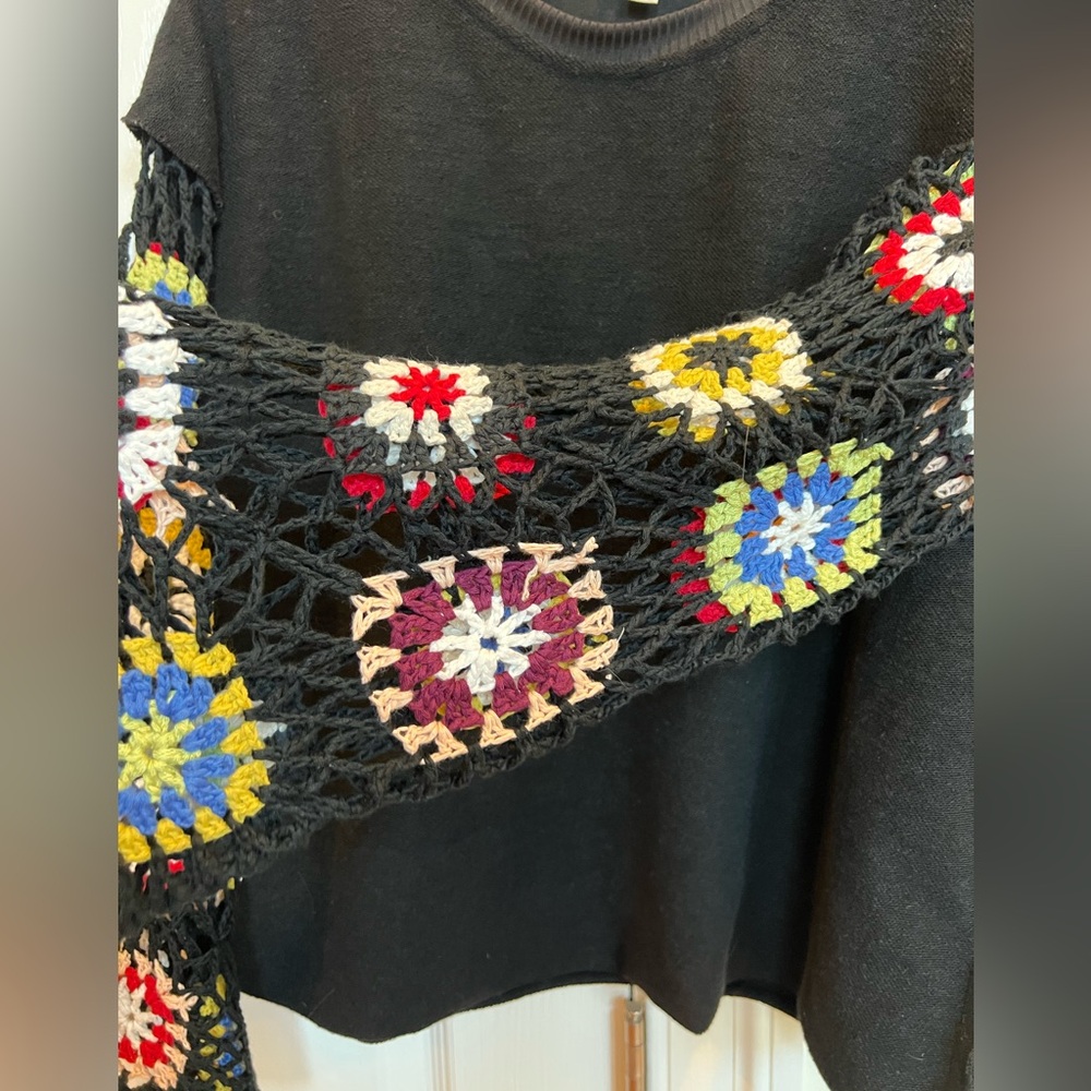 Umgee Black sweater/Colorful Crochet granny square Sleeves - Picture 5 of 10